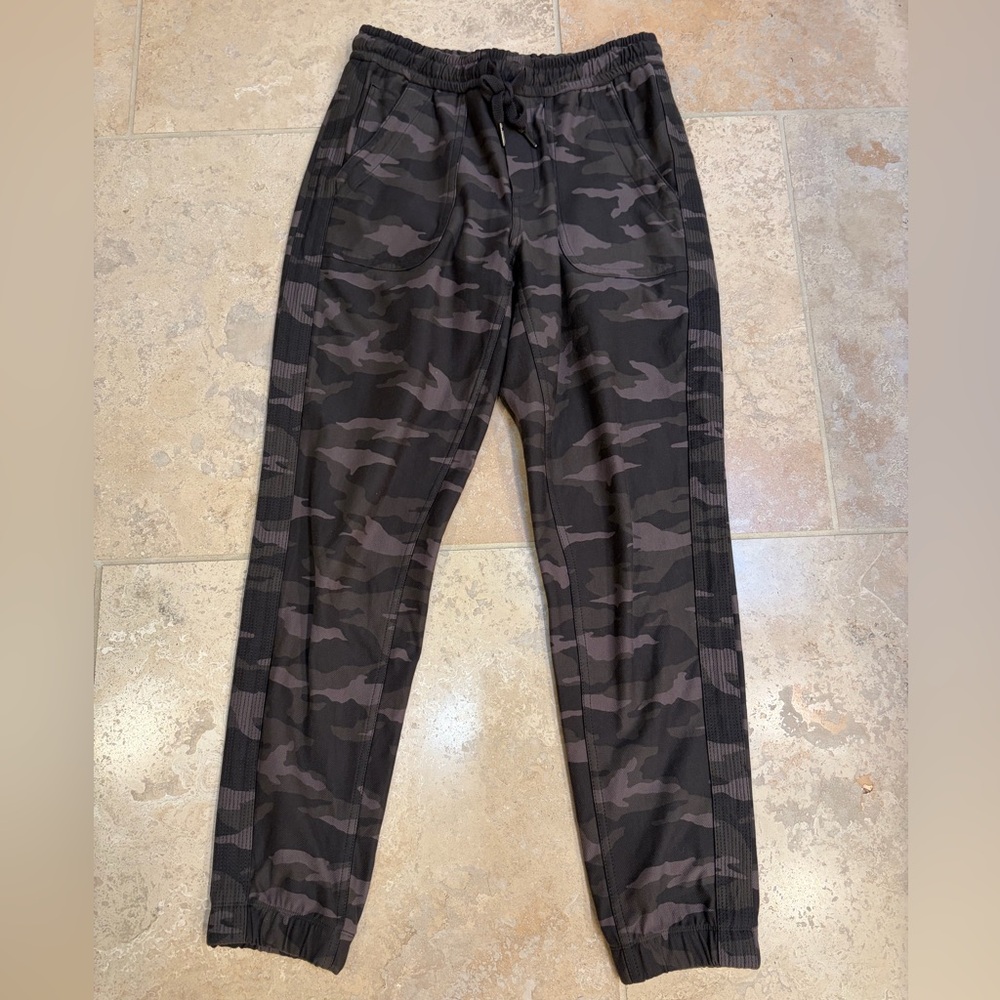 Athleta Women’s Farallon Camo Jogger Pants